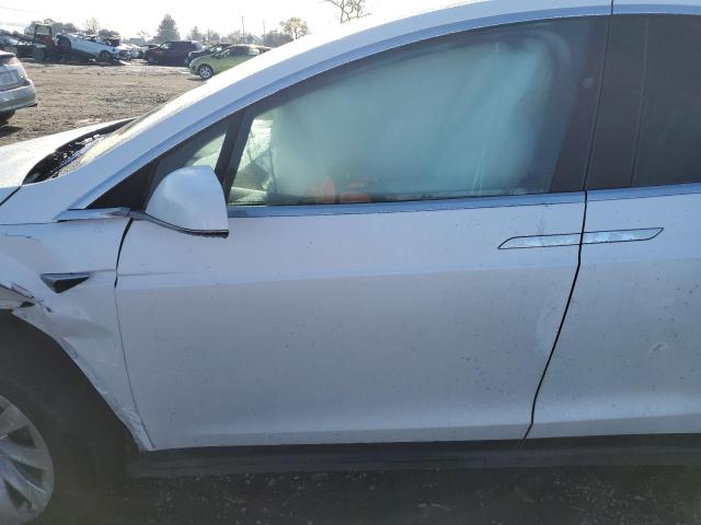 Photo 9 from auction – 2018 TESLA MODEL X with VIN 5YJXCAE2XJF111731