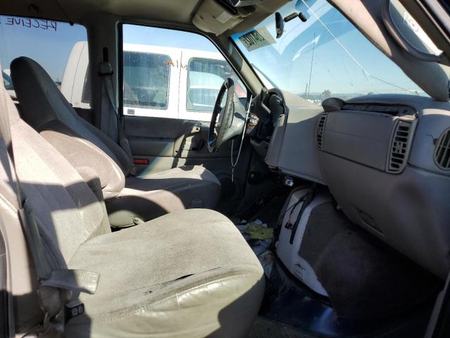 Photo 5 from auction – 2000 CHEVROLET ASTRO with VIN 1GNDM19W6YB142797