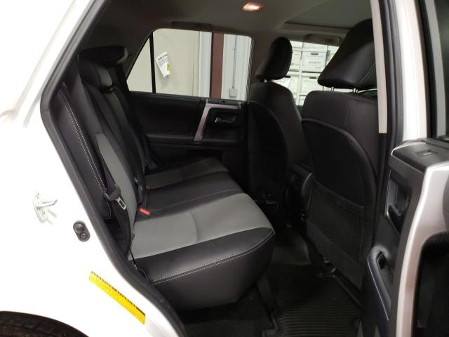 Photo 11 from auction – 2018 TOYOTA 4RUNNER SR with VIN JTEZU5JR2J5181768