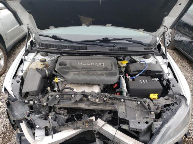Photo 11 from auction – 2016 CHRYSLER 200 LIMITE with VIN 1C3CCCAB9GN145318