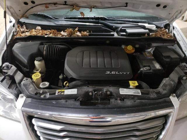 Photo 12 from auction – 2016 CHRYSLER TOWN & COU with VIN 2C4RC1BG9GR293296