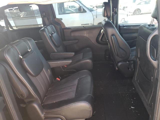 Photo 11 from auction – 2016 CHRYSLER TOWN & COU with VIN 2C4RC1HG9GR199927