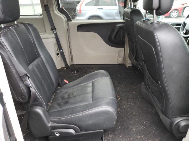 Photo 11 from auction – 2016 CHRYSLER TOWN AND C with VIN 2C4RC1AGXGR159477