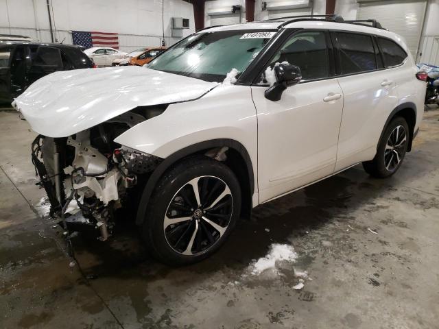 TOYOTA HIGHLANDER 2022 with VIN 5TDJZRBH9NS216533 - Photo from auction