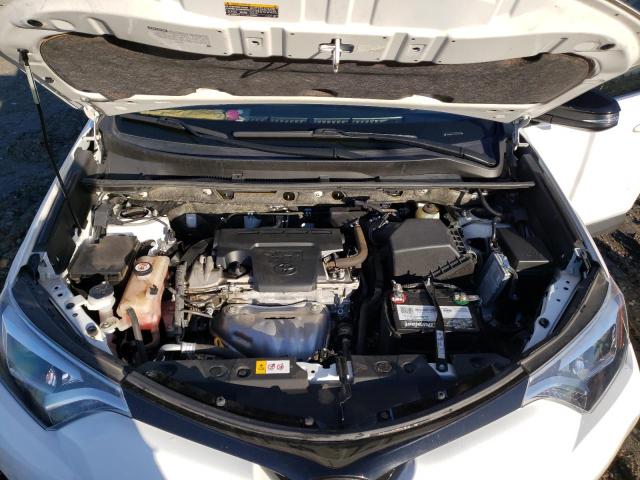 Photo 12 from auction – 2018 TOYOTA RAV4 SE with VIN JTMJFREV7JD232990