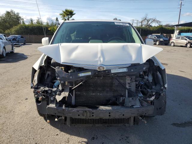 Photo 5 from auction – 2010 CHRYSLER TOWN & COU with VIN 2A4RR5DX8AR345585