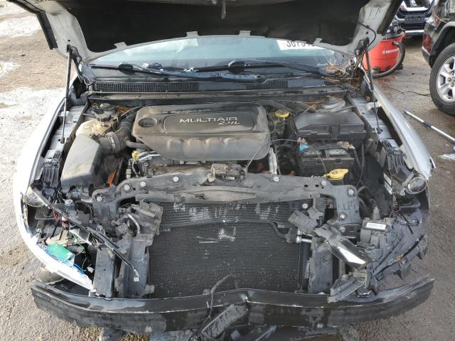Photo 11 from auction – 2015 CHRYSLER 200 LIMITE with VIN 1C3CCCAB8FN571323