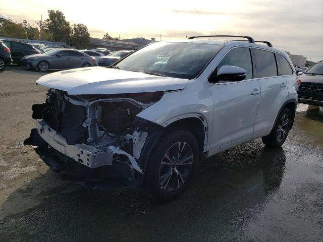 TOYOTA HIGHLANDER 2017 with VIN 5TDBZRFH5HS477578 - Photo from auction