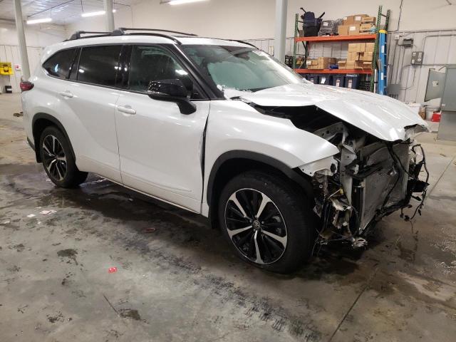 Photo 4 from auction – 2022 TOYOTA HIGHLANDER with VIN 5TDJZRBH9NS216533