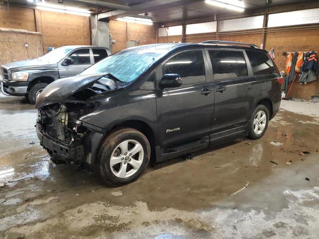 Photo 1 from auction – 2018 TOYOTA SIENNA LE with VIN 5TDKZ3DC1JS906337