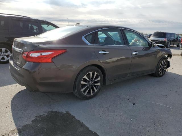 Photo 3 from auction – 2017 NISSAN ALTIMA 2.5 with VIN 1N4AL3AP4HC169379