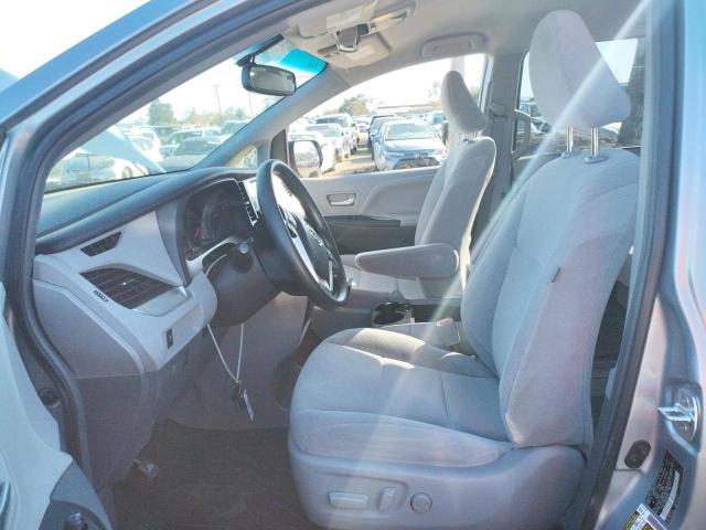 Photo 7 from auction – 2017 TOYOTA SIENNA LE with VIN 5TDKZ3DC8HS869930