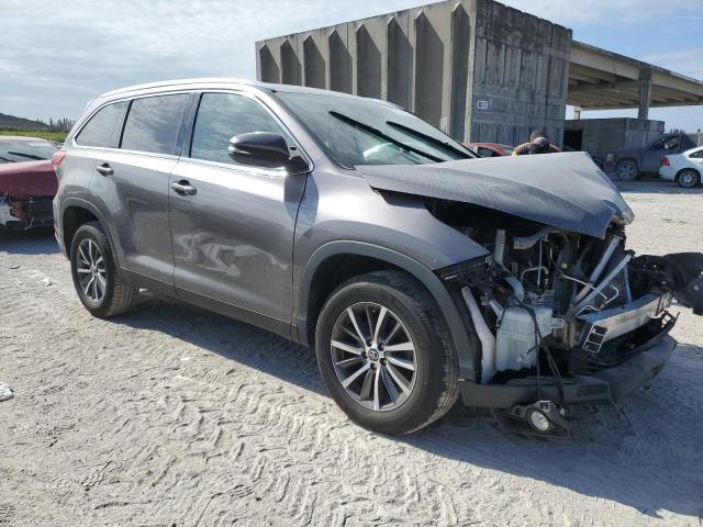 Photo 4 from auction – 2019 TOYOTA HIGHLANDER with VIN 5TDKZRFH7KS551980