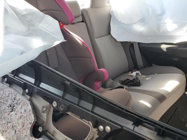 Снимка 10 от търг – 2018 TOYOTA COROLLA L с VIN 5YFBURHEXJP829294