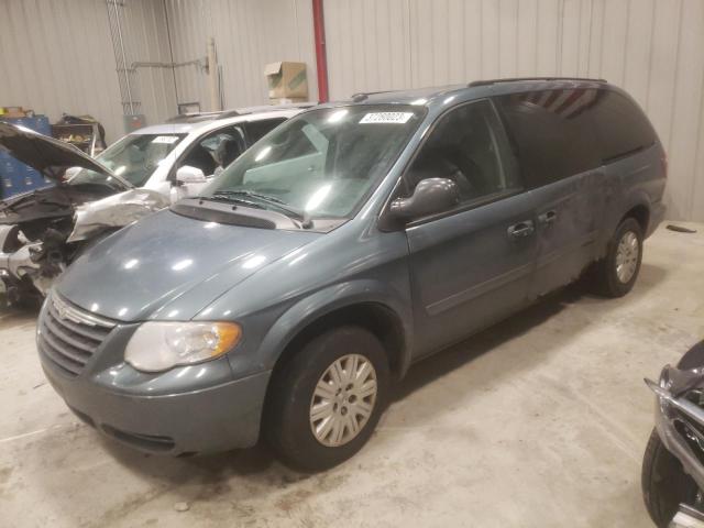 CHRYSLER TOWN & COU 2005 with VIN 2C4GP44RX5R520228 - Photo from auction