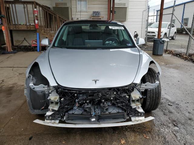 Photo 5 from auction – 2018 TESLA MODEL 3 with VIN 5YJ3E1EB0JF117000