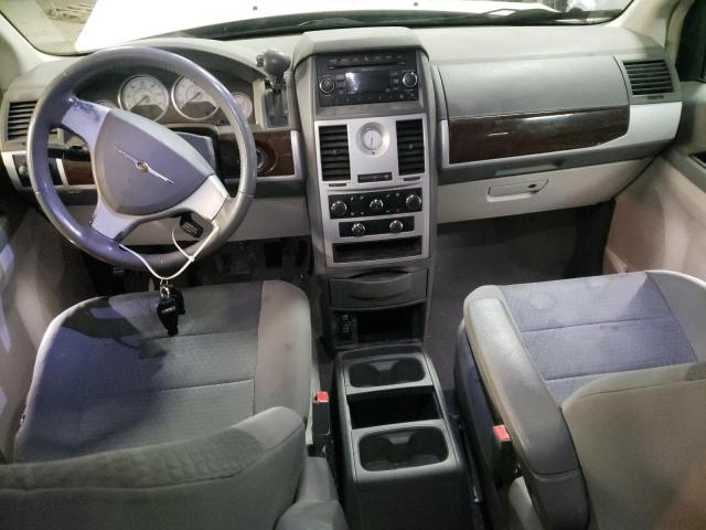 Photo 8 from auction – 2010 CHRYSLER TOWN & COU with VIN 2A4RR5D1XAR460877