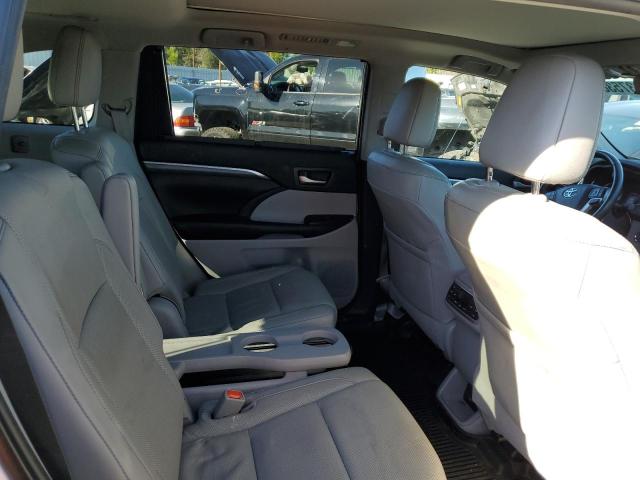 Photo 11 from auction – 2019 TOYOTA HIGHLANDER with VIN 5TDDGRFHXKS068806