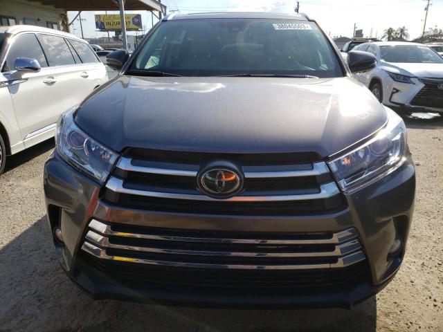 Photo 5 from auction – 2018 TOYOTA HIGHLANDER with VIN 5TDDZRFH9JS915047