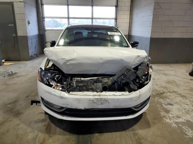 Photo 5 from auction – 2015 VOLKSWAGEN PASSAT SE with VIN 1VWBS7A35FC033231
