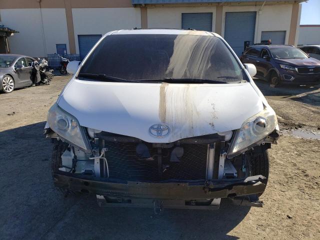 Photo 5 from auction – 2011 TOYOTA SIENNA XLE with VIN 5TDYK3DC1BS155899
