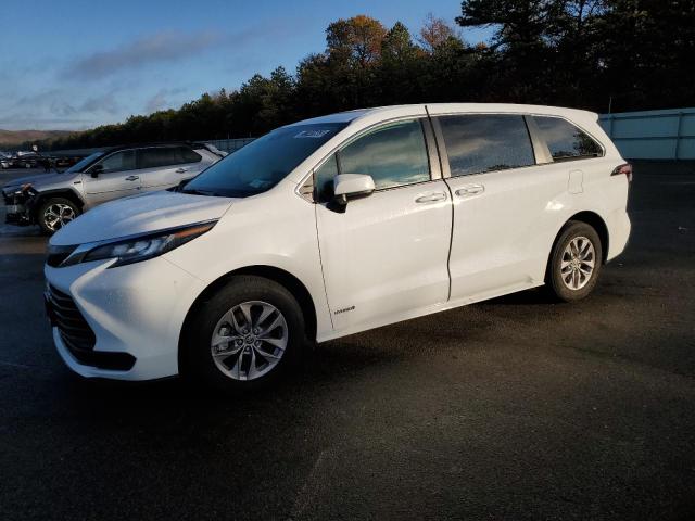 TOYOTA SIENNA LE 2021 with VIN 5TDKRKEC4MS053039 - Photo from auction