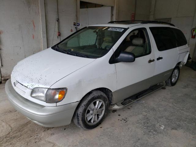TOYOTA SIENNA LE 2000 with VIN 4T3ZF13C7YU243023 - Photo from auction