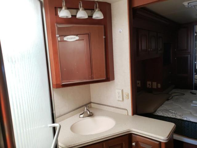 Photo 9 from auction – 2005 FREIGHTLINER CHASSIS X with VIN 4UZABFDCX5CU36975