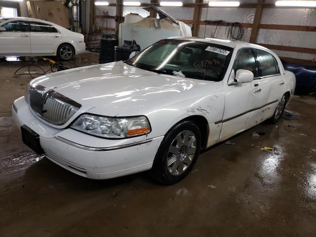 LINCOLN TOWN CAR C 2003 with VIN 1LNHM83W23Y617696 - Photo from auction