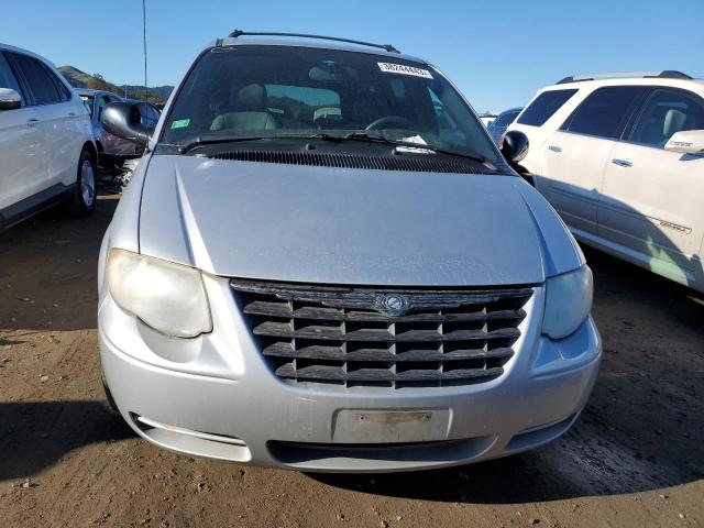 Photo 5 from auction – 2005 CHRYSLER TOWN & COU with VIN 2C8GP44R15R136904