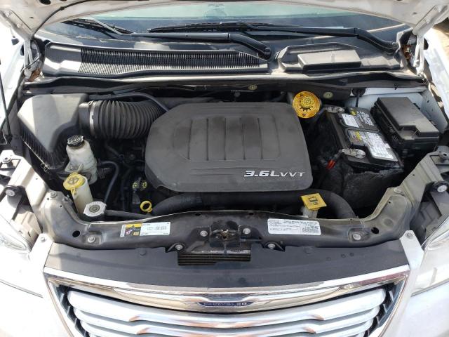 Photo 12 from auction – 2016 CHRYSLER TOWN & COU with VIN 2C4RC1BG9GR252845