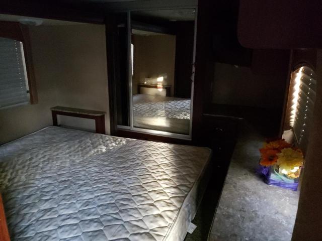 Photo 6 from auction – 2011 DAYB MOTORHOME with VIN 1F66F5DY0B0A02987