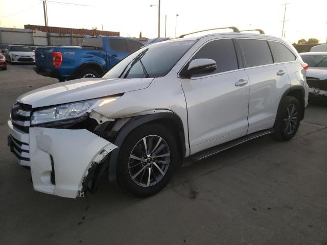 TOYOTA HIGHLANDER 2018 with VIN 5TDKZRFH9JS268754 - Photo from auction