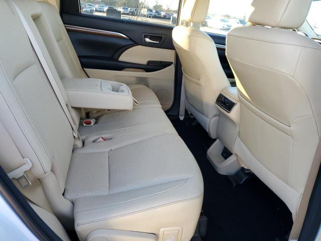 Photo 11 from auction – 2018 TOYOTA HIGHLANDER with VIN 5TDDZRFH4JS831749