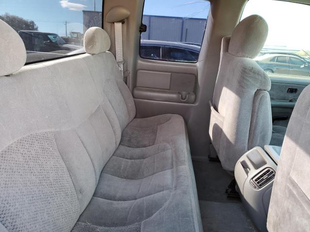 Photo 10 from auction – 2000 CHEVROLET SILVERADO with VIN 1GCEK19T6YE194308