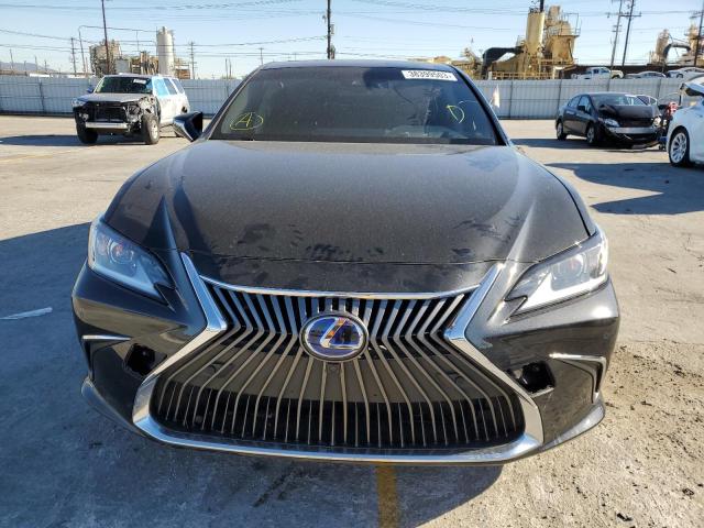 صورة رقم 5 من المزاد - 2019 LEXUS ES 300H مع VIN JTHB21B13K2032946