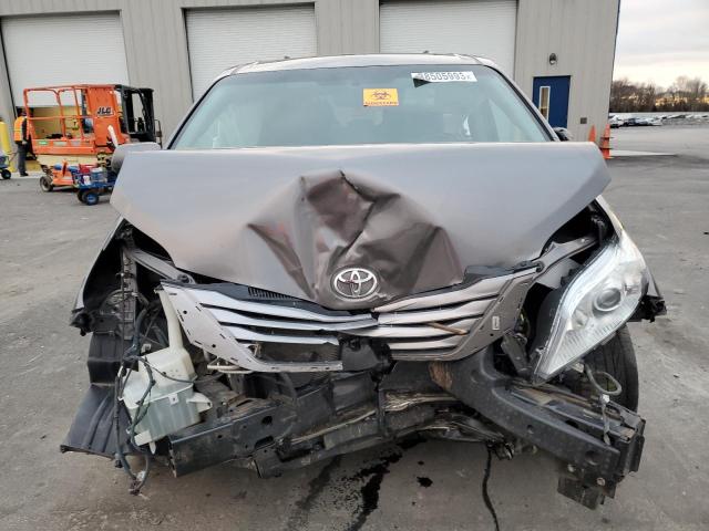 Photo 5 from auction – 2017 TOYOTA SIENNA XLE with VIN 5TDYZ3DC5HS802132