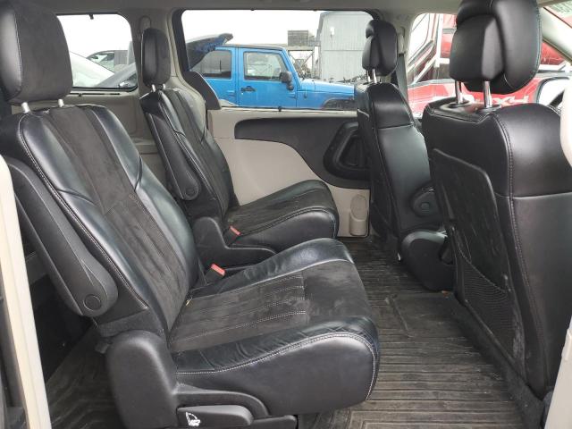 Photo 11 from auction – 2016 CHRYSLER TOWN & COU with VIN 2C4RC1JG0GR112121