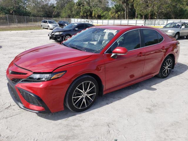 TOYOTA CAMRY SE 2022 with VIN 4T1G11AK2NU030243 - Photo from auction