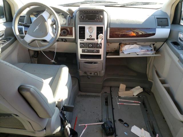 Photo 8 from auction – 2010 CHRYSLER TOWN & COU with VIN 2A4RR5D17AR359134