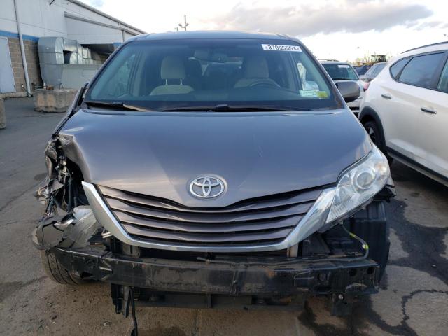 Photo 5 from auction – 2017 TOYOTA SIENNA LE with VIN 5TDKZ3DC4HS872565