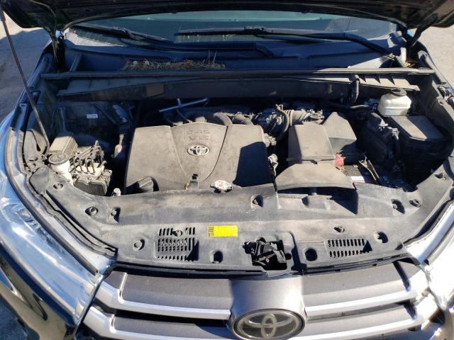 Photo 11 from auction – 2018 TOYOTA HIGHLANDER with VIN 5TDBZRFH1JS862433