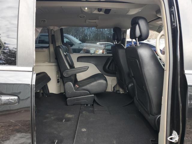 Photo 11 from auction – 2015 CHRYSLER TOWN & COU with VIN 2C4RC1BG6FR553698