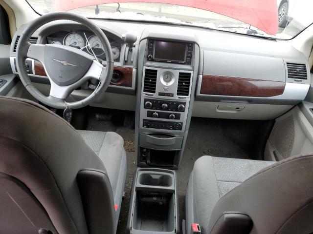 Photo 8 from auction – 2010 CHRYSLER TOWN & COU with VIN 2A4RR5D15AR112971