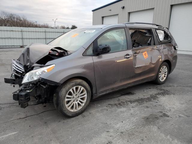 TOYOTA SIENNA XLE 2017 with VIN 5TDYZ3DC5HS802132 - Photo from auction