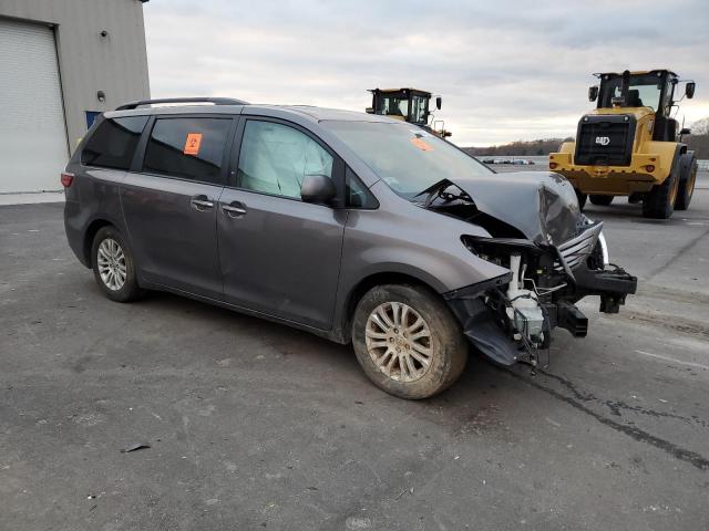 Photo 4 from auction – 2017 TOYOTA SIENNA XLE with VIN 5TDYZ3DC5HS802132