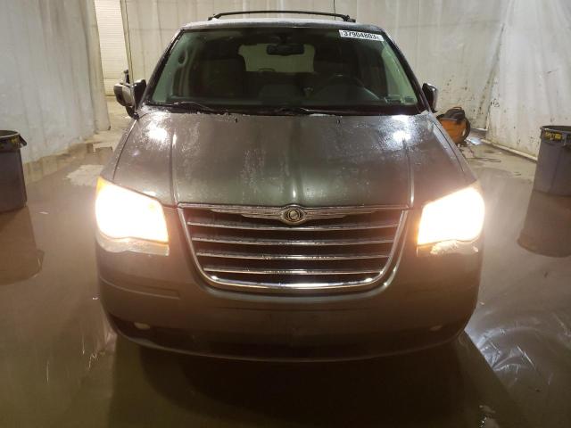 Photo 5 from auction – 2010 CHRYSLER TOWN & COU with VIN 2A4RR8D12AR428720