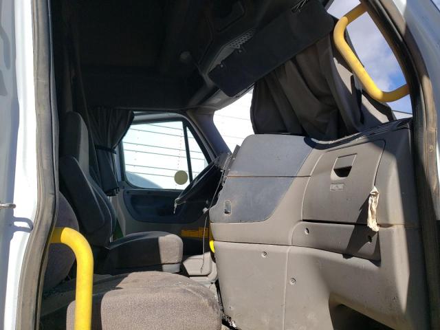 Photo 5 from auction – 2017 FREIGHTLINER CASCADIA 1 with VIN 3AKJGLBG1HSHB0056