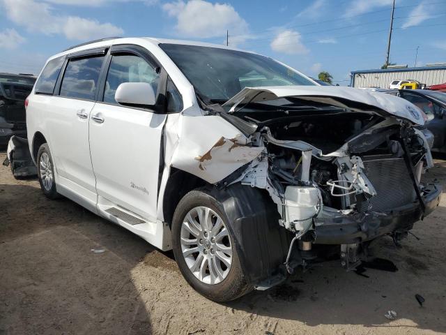 Photo 4 from auction – 2014 TOYOTA SIENNA XLE with VIN 5TDYK3DC8ES407202