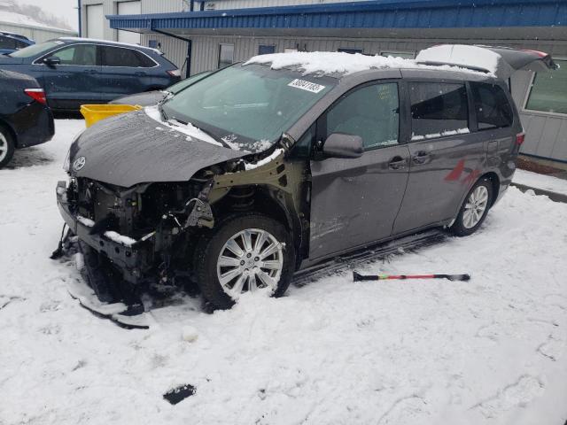 TOYOTA SIENNA LE 2017 with VIN 5TDJZ3DC2HS185628 - Photo from auction